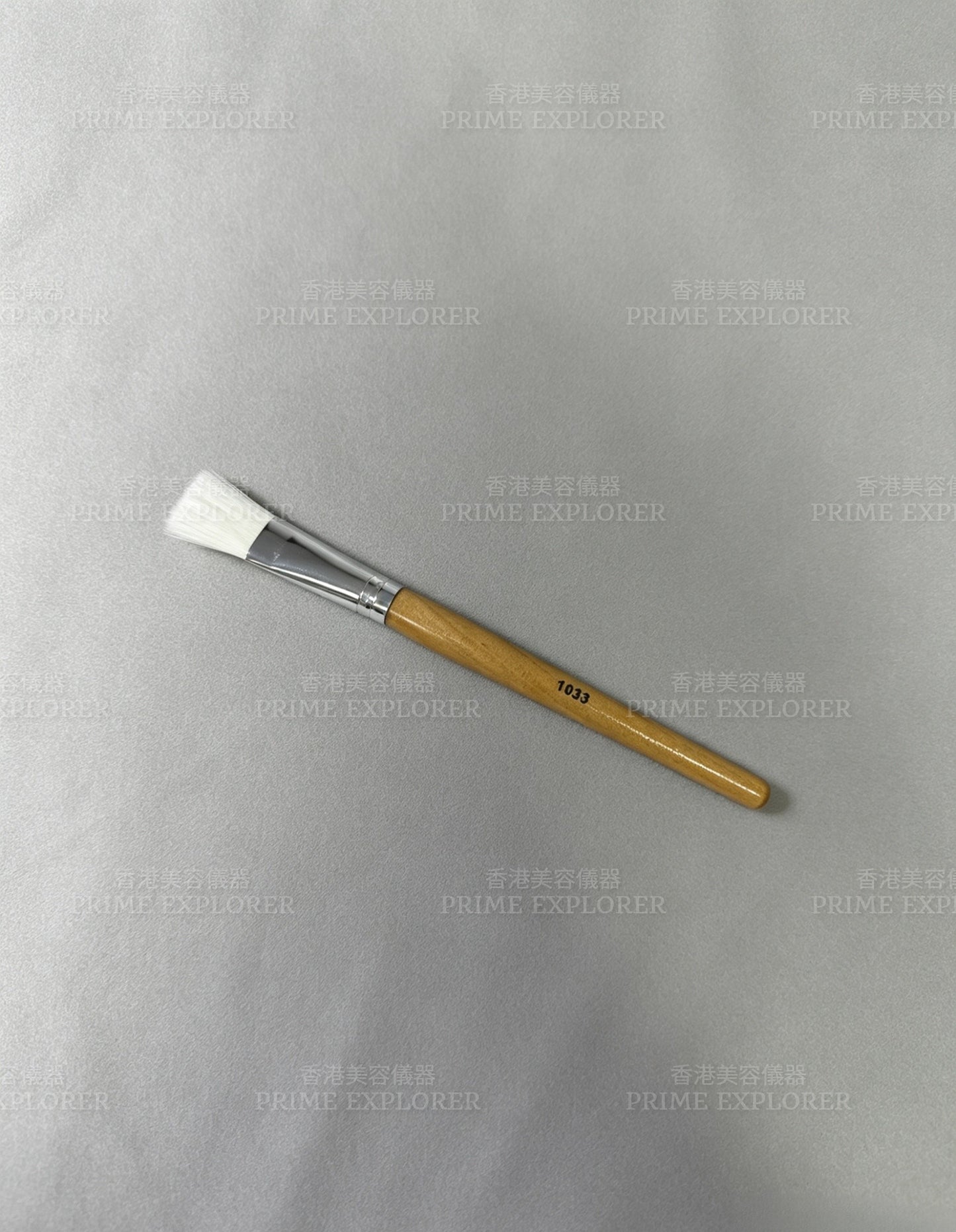 199_1033 Wooden Handle Mask Brush